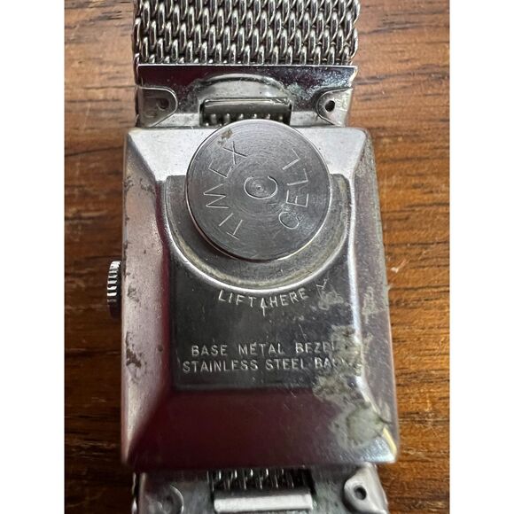 Vintage 1977 Timex Electric Women's Watch Silver Mesh Bracelet - Picture 5 of 8